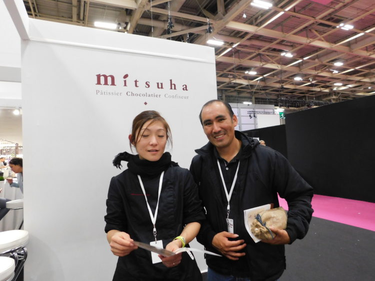 Con la señora Mitsuha de la empresa Mitsuha
